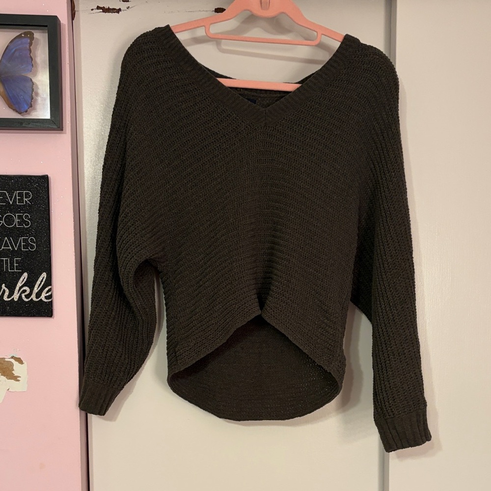 American Eagle Women's green V-Neck cropped Sweater